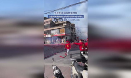 放鞭炮的视频,喜庆氛围浓烈——放鞭炮视频精彩瞬间回顾